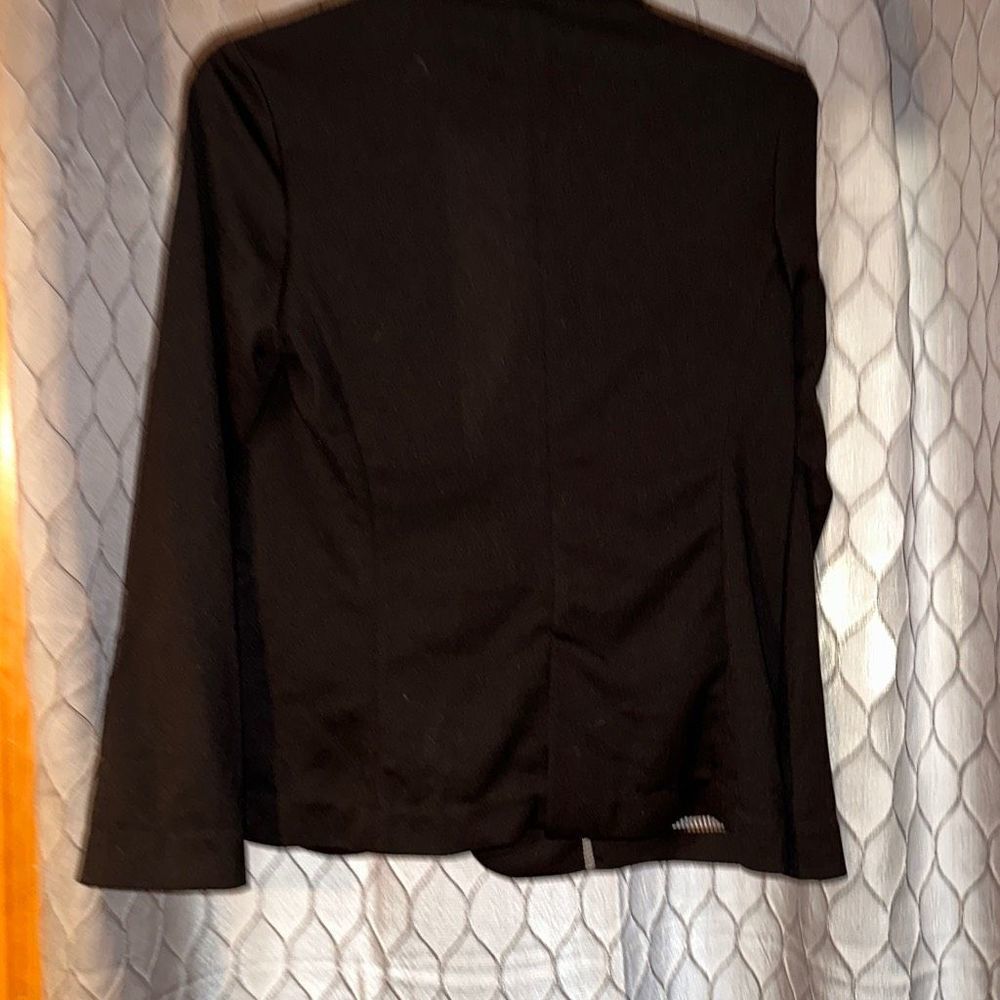 Blazer - Picture 4 of 4
